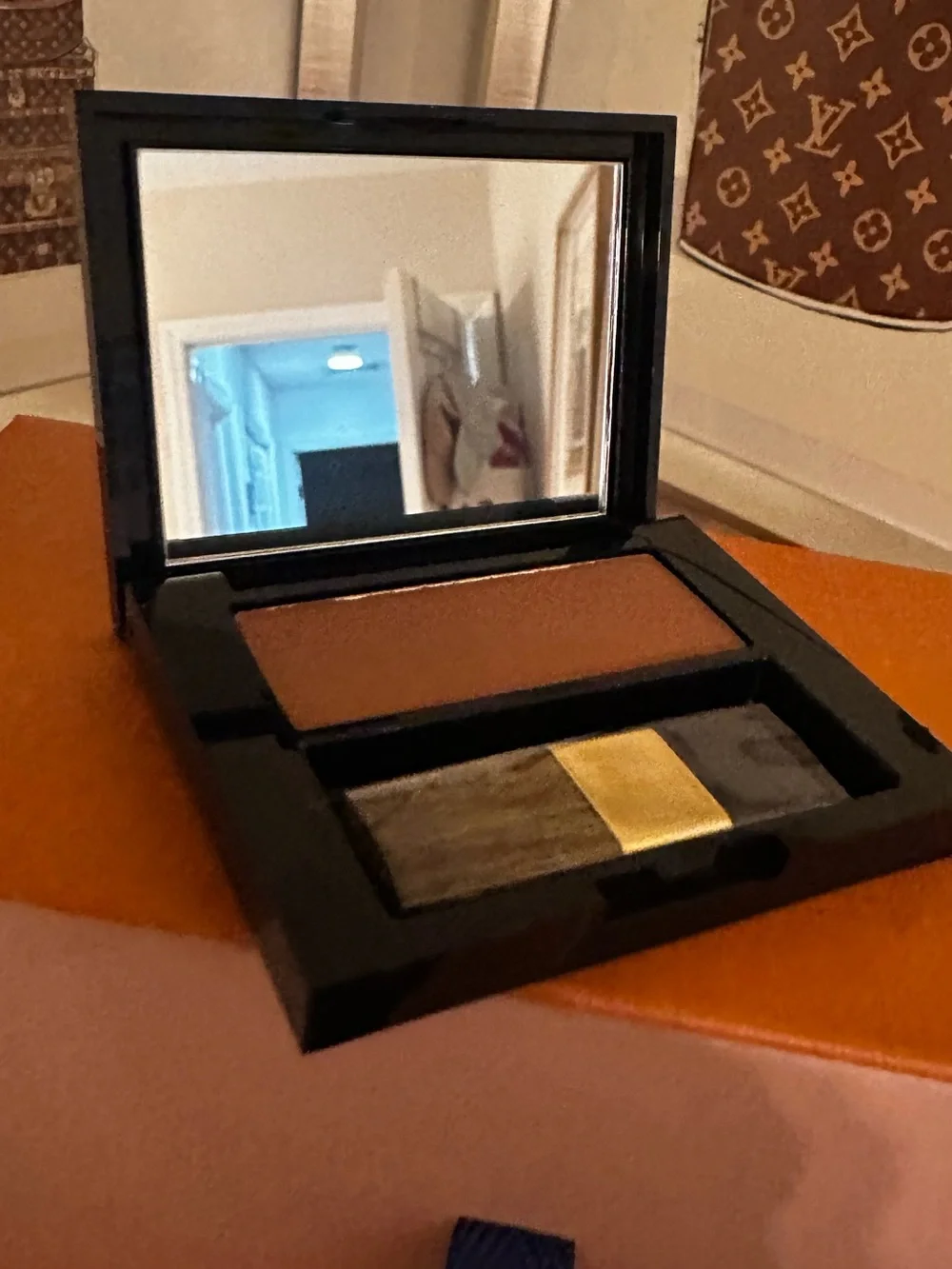 Ester Lauder Bronzer Blush Compact in Warm Tan - size 3x2